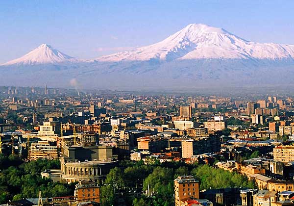 Гора Арарат и город Ереван, Армения
