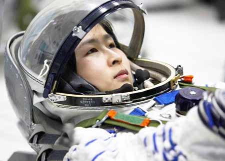 первая китайская женщина космонавт
